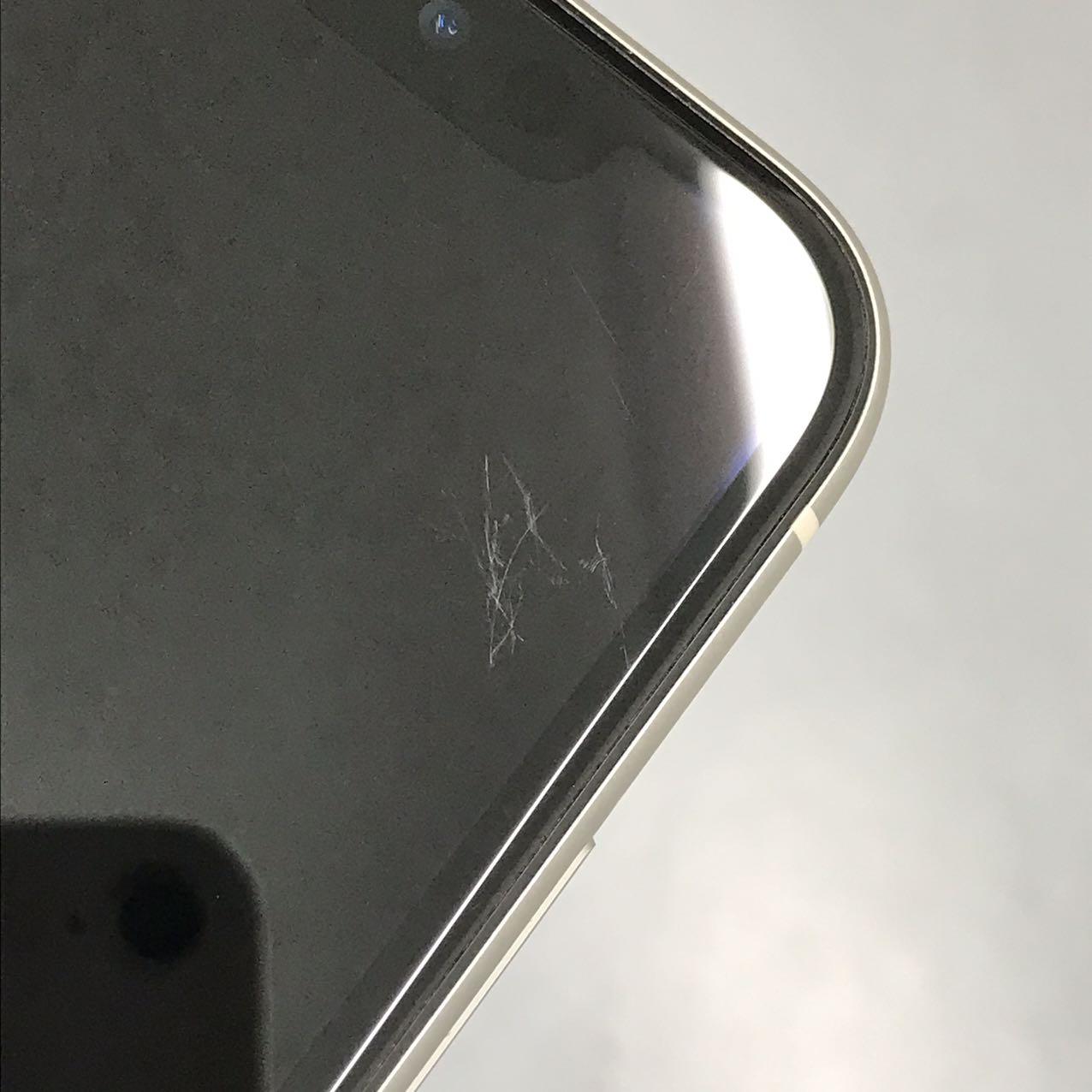 二手 C 级 iPhone 11 64GB 白色电池最大容量 77% SIM 卡解锁无 SIM 卡