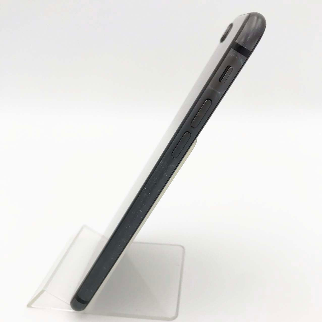 中古Cランク iPhone 8 64GB スペースグレイ バッテリー最大容量88% docomoSIMロック有