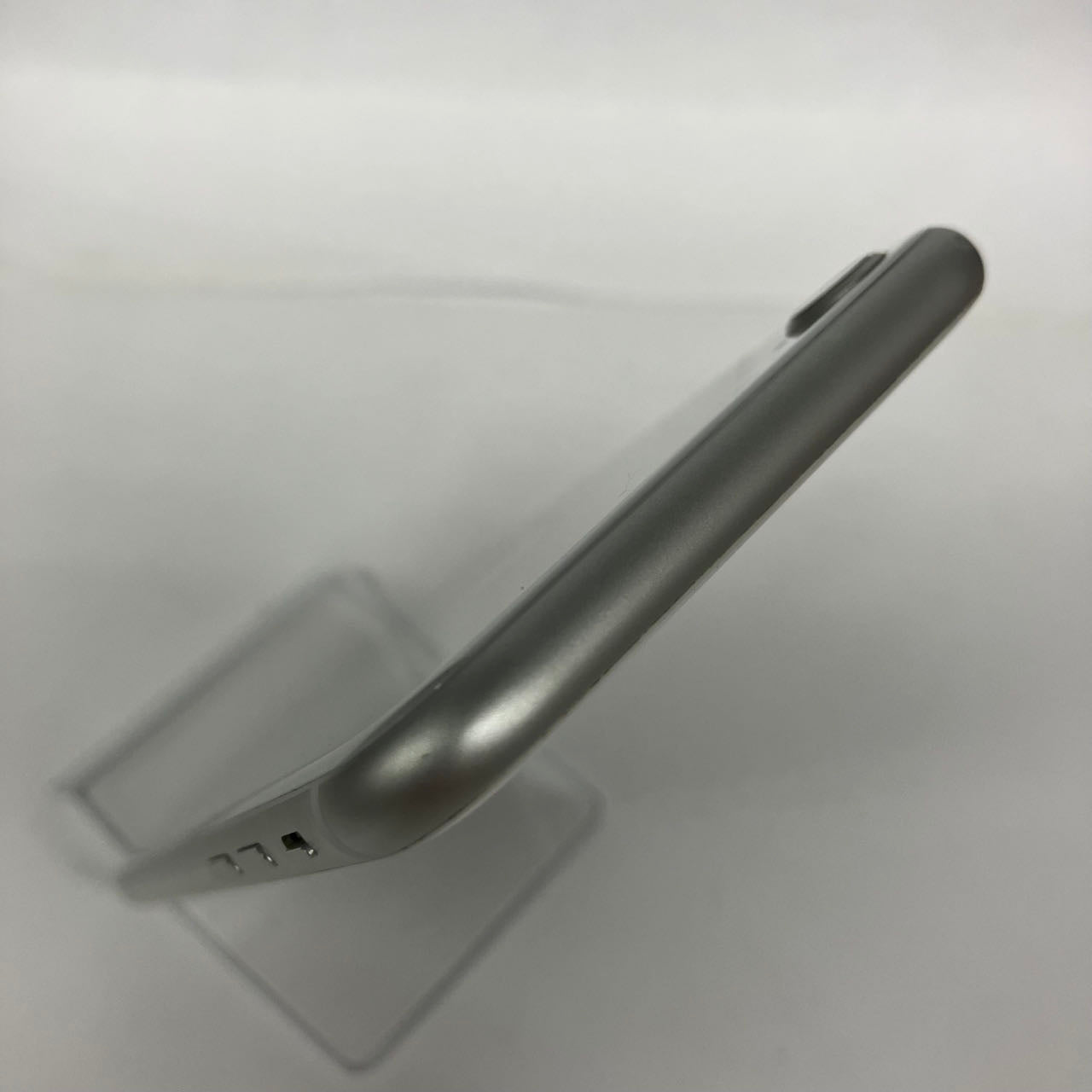 Used B rank iPhone 8 64GB Silver Battery maximum capacity 80% SIM unlocked SIM free MQ792J/A A1906