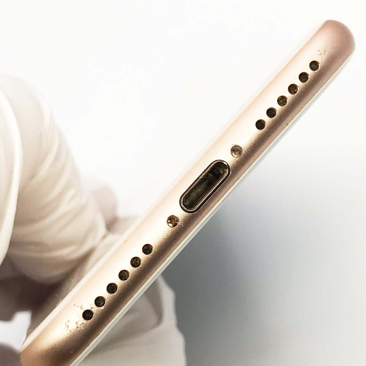 二手 C 级 iPhone 8 64GB 金色电池最大容量 86% auSIM 锁
