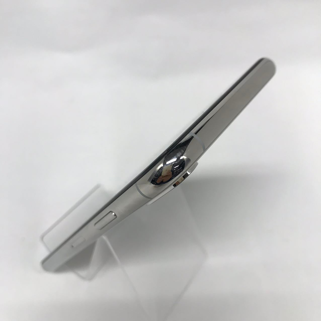 二手 C 级 iPhone Xs 64GB 银色 电池最大容量 79% SIM 解锁 无 SIM