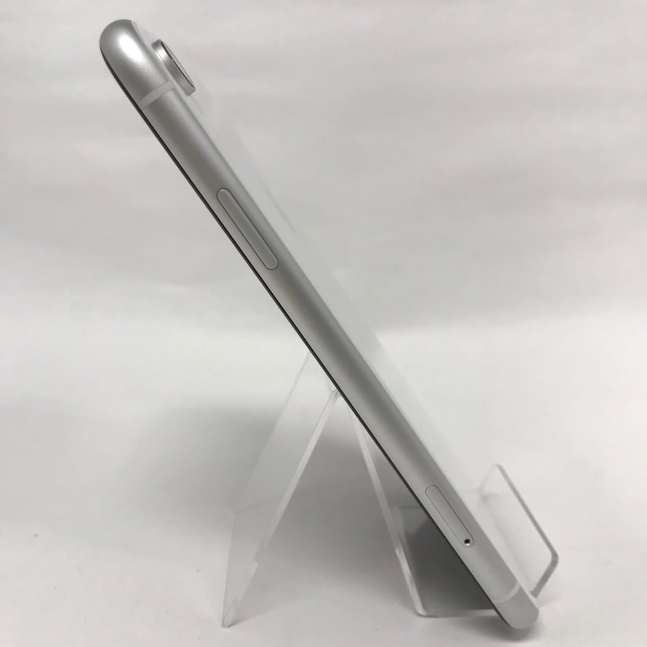 中古Bランク iPhone XR 128GB ホワイト バッテリー最大容量88% SIMロック解除済 SIMフリー MT0J2J/A A2106