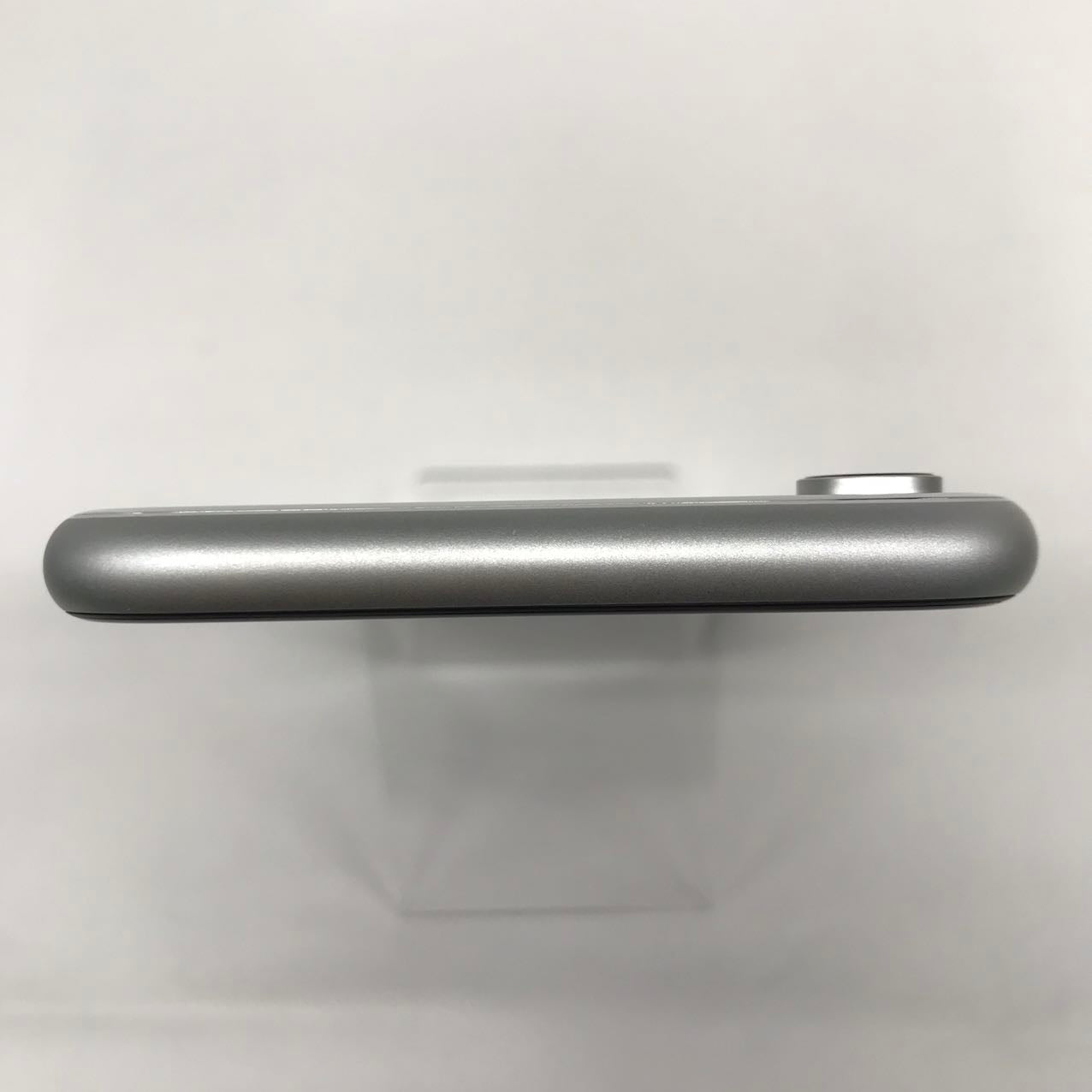 中古Bランク iPhone XR 128GB ホワイト バッテリー最大容量88% SIMロック解除済 SIMフリー MT0J2J/A A2106