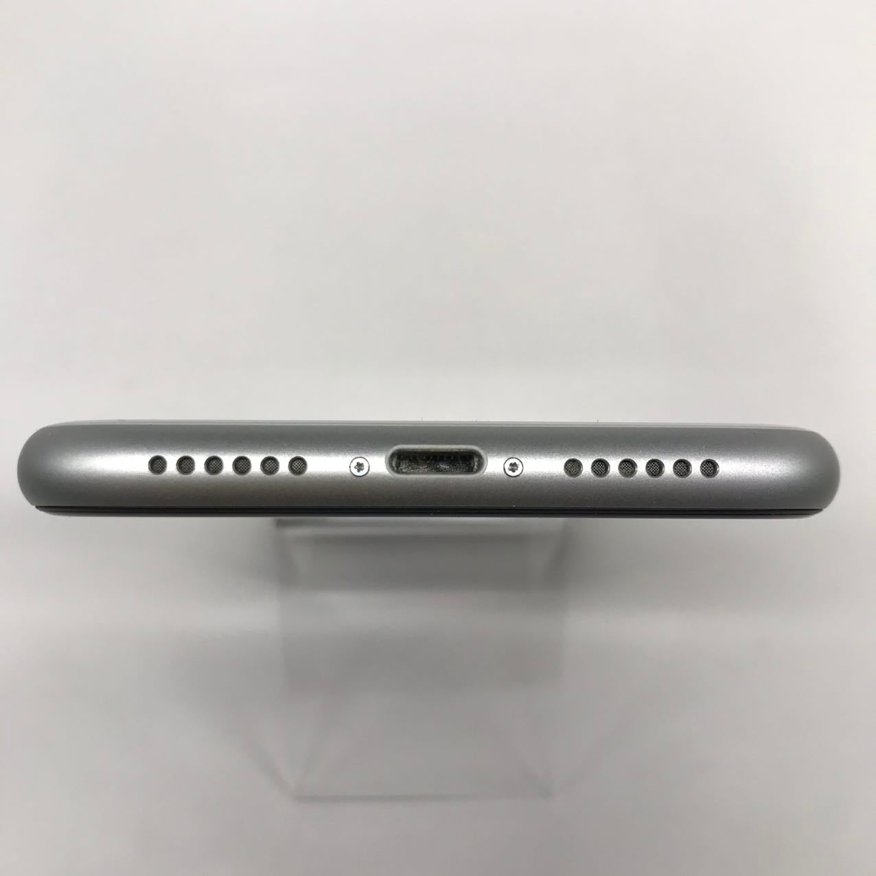 中古Bランク iPhone XR 128GB ホワイト バッテリー最大容量88% SIMロック解除済 SIMフリー MT0J2J/A A2106