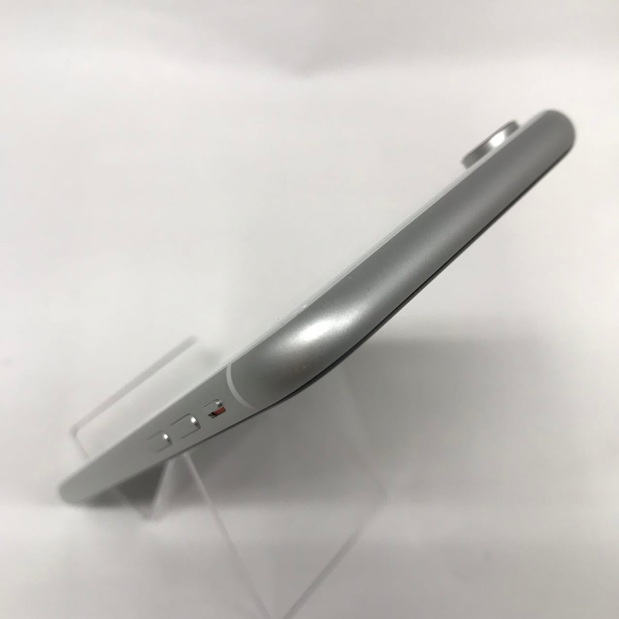 中古Bランク iPhone XR 128GB ホワイト バッテリー最大容量88% SIMロック解除済 SIMフリー MT0J2J/A A2106