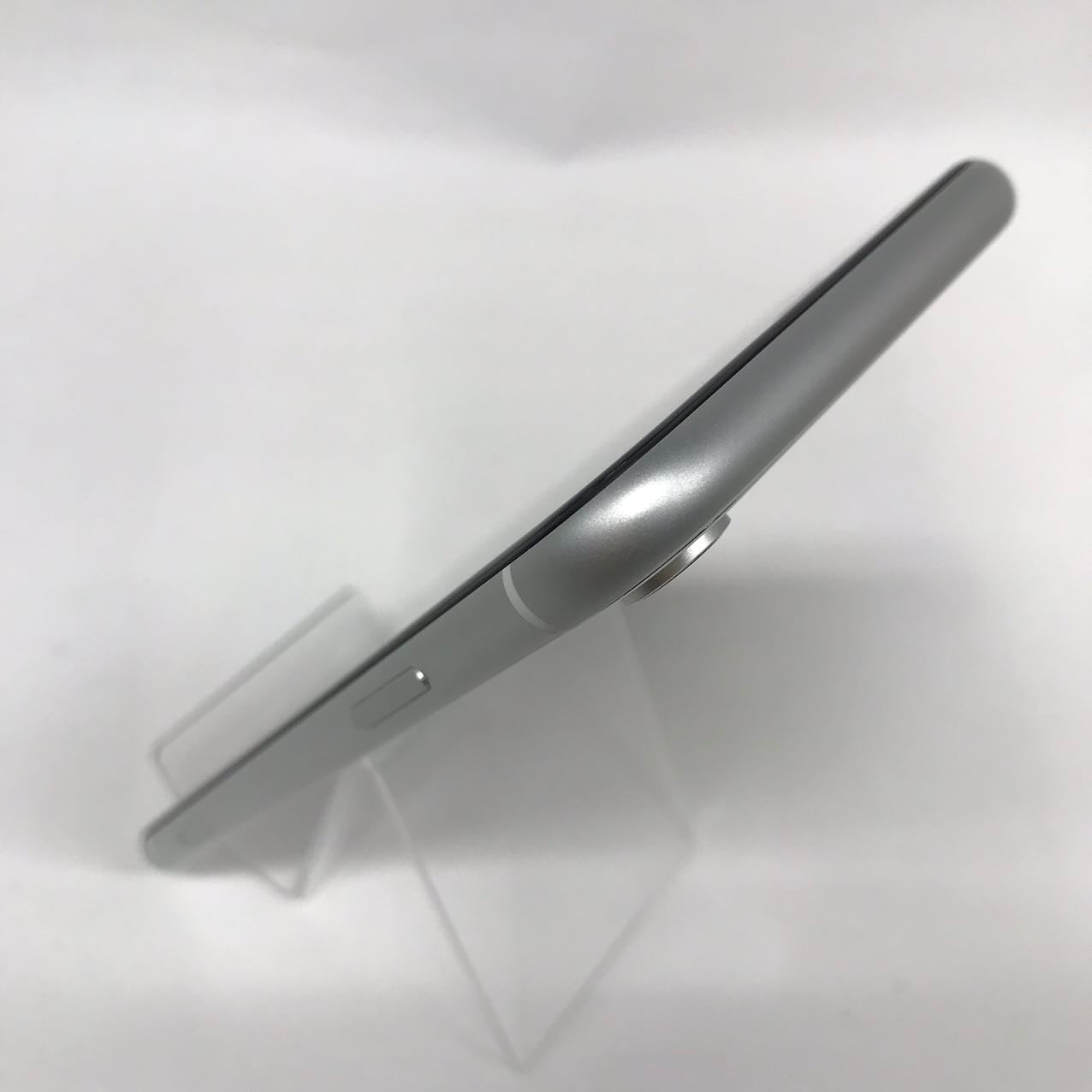 中古Bランク iPhone XR 128GB ホワイト バッテリー最大容量88% SIMロック解除済 SIMフリー MT0J2J/A A2106