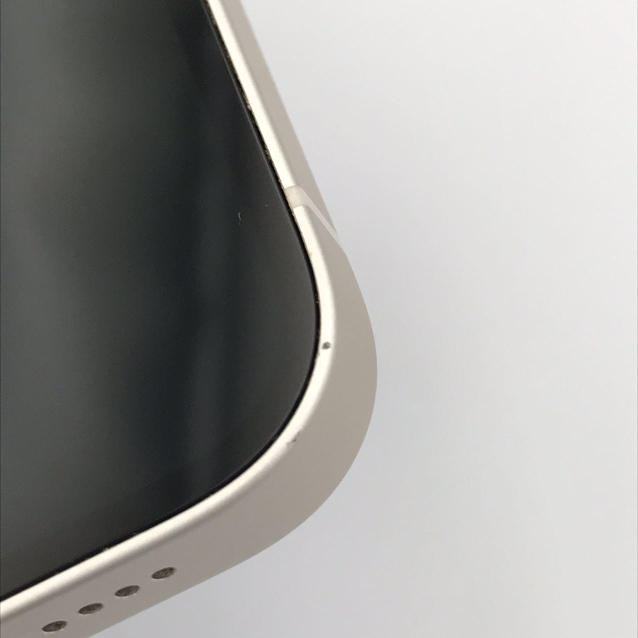 Used A-rank iPhone 14 256GB Starlight, maximum battery capacity 82%, SIM unlocked, SIM-free