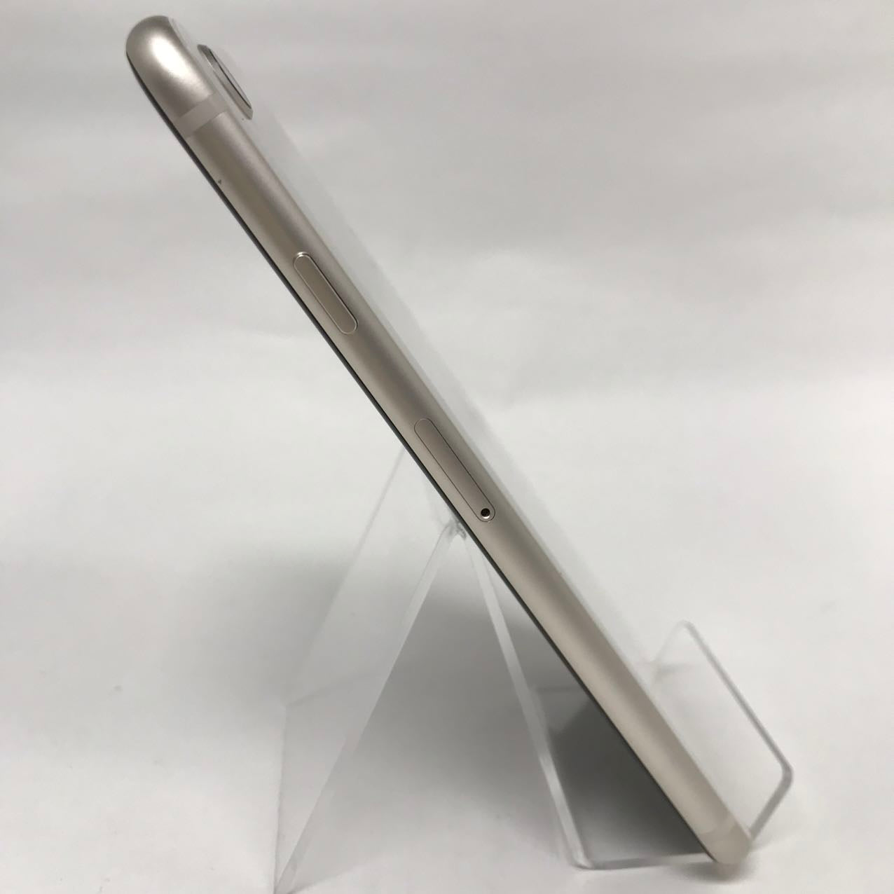 中古Cランク iPhone SE 第3世代 64GB スターライト バッテリー最大容量92% SIMロック解除済 SIMフリー MMYD3J/A A2782