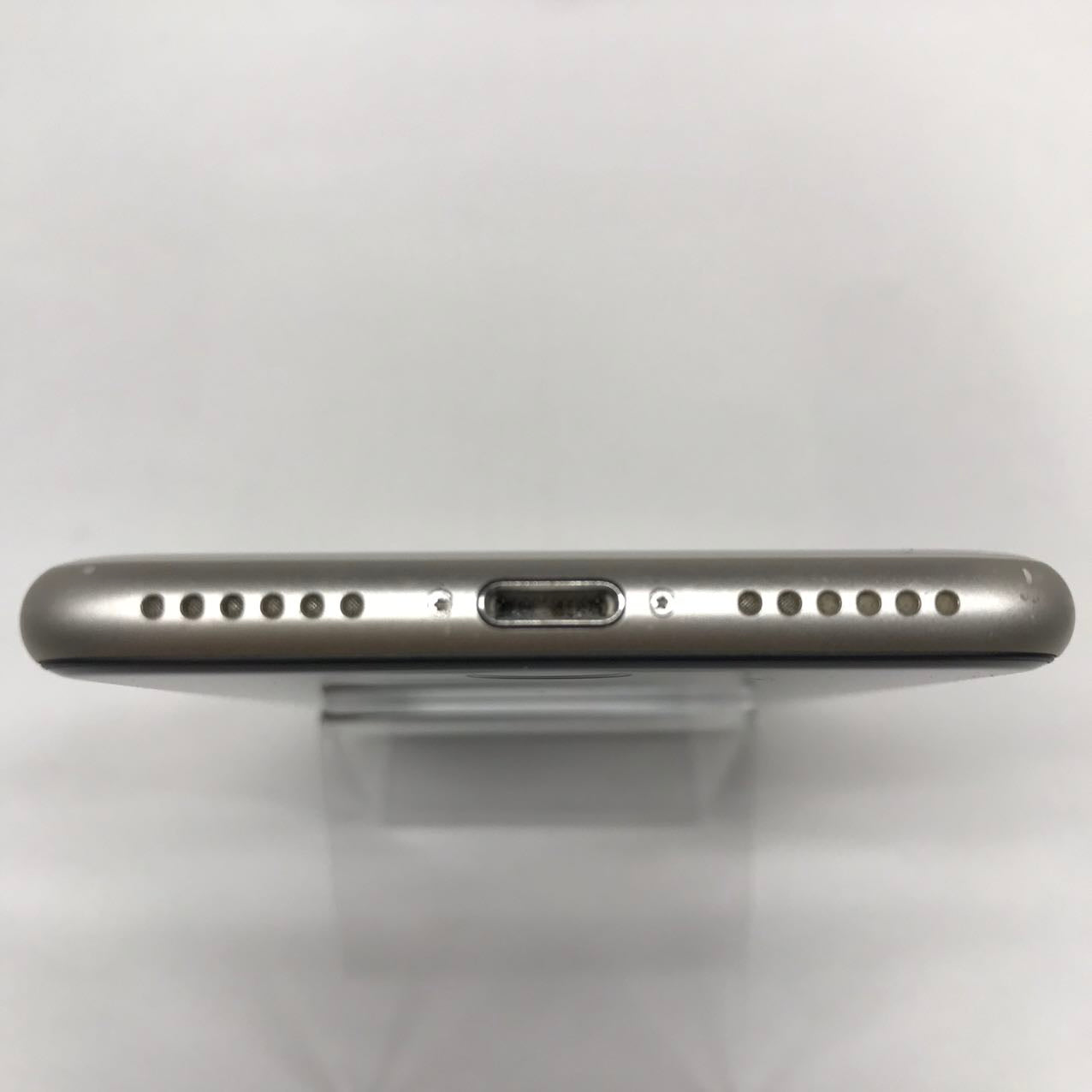 中古Cランク iPhone SE 第3世代 64GB スターライト バッテリー最大容量92% SIMロック解除済 SIMフリー MMYD3J/A A2782