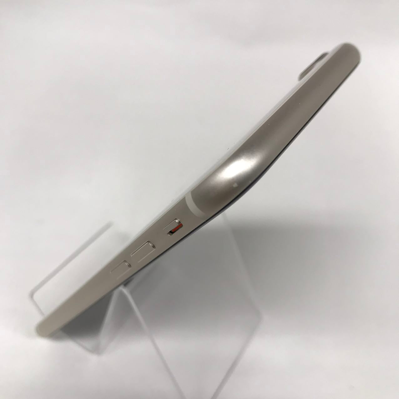 中古Cランク iPhone SE 第3世代 64GB スターライト バッテリー最大容量92% SIMロック解除済 SIMフリー MMYD3J/A A2782