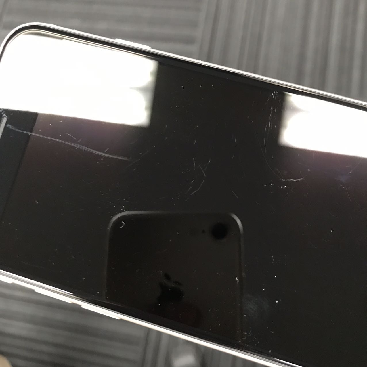 中古Cランク iPhone SE 第3世代 64GB スターライト バッテリー最大容量92% SIMロック解除済 SIMフリー MMYD3J/A A2782
