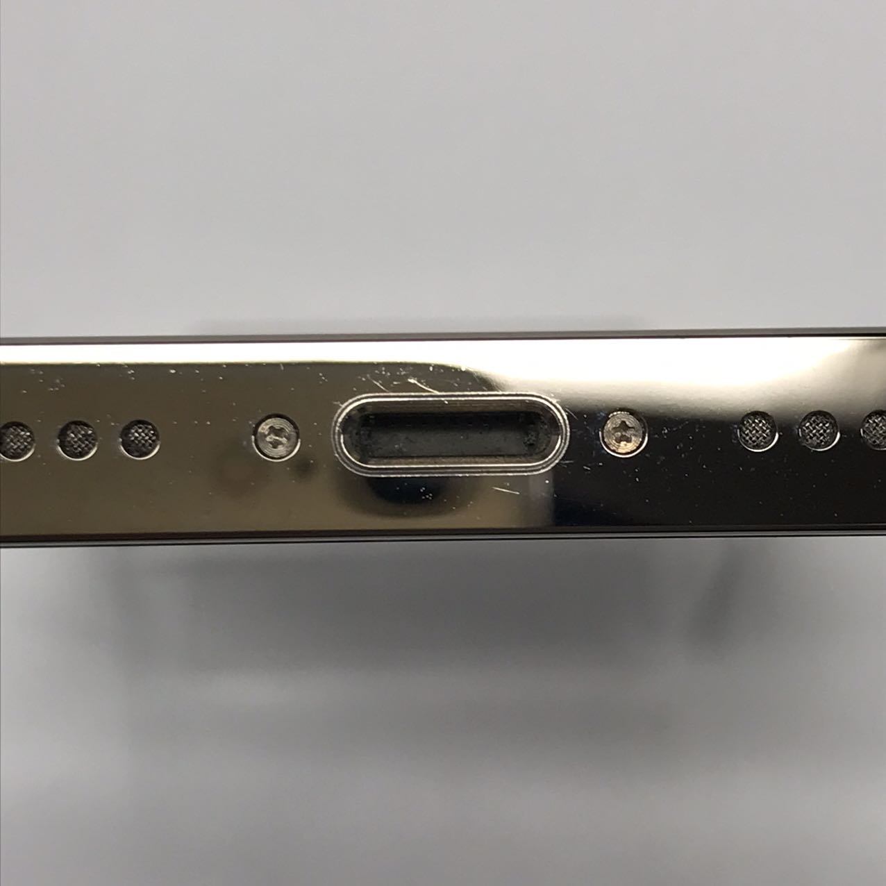 中古Aランク iPhone 14 Pro Max 256GB ゴールド バッテリー最大容量94% SIMロック解除済 SIMフリー