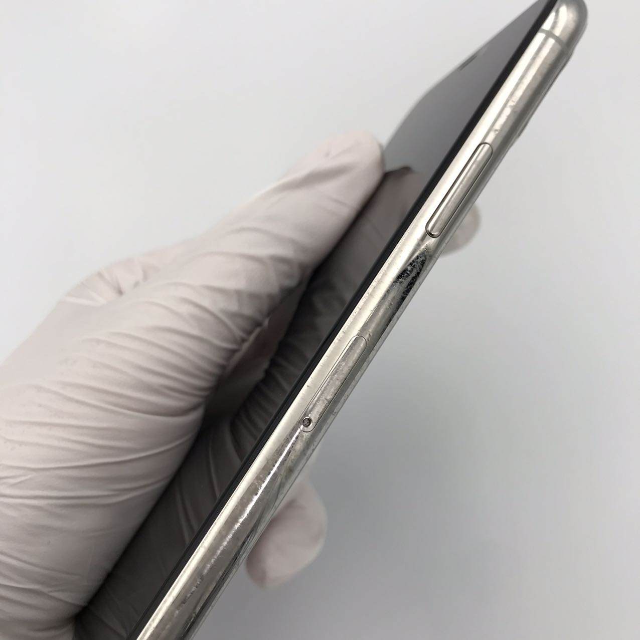 中古Cランク iPhone 11 Pro 256GB シルバー バッテリー最大容量83% SIMロック解除済 SIMフリー NW制限△
