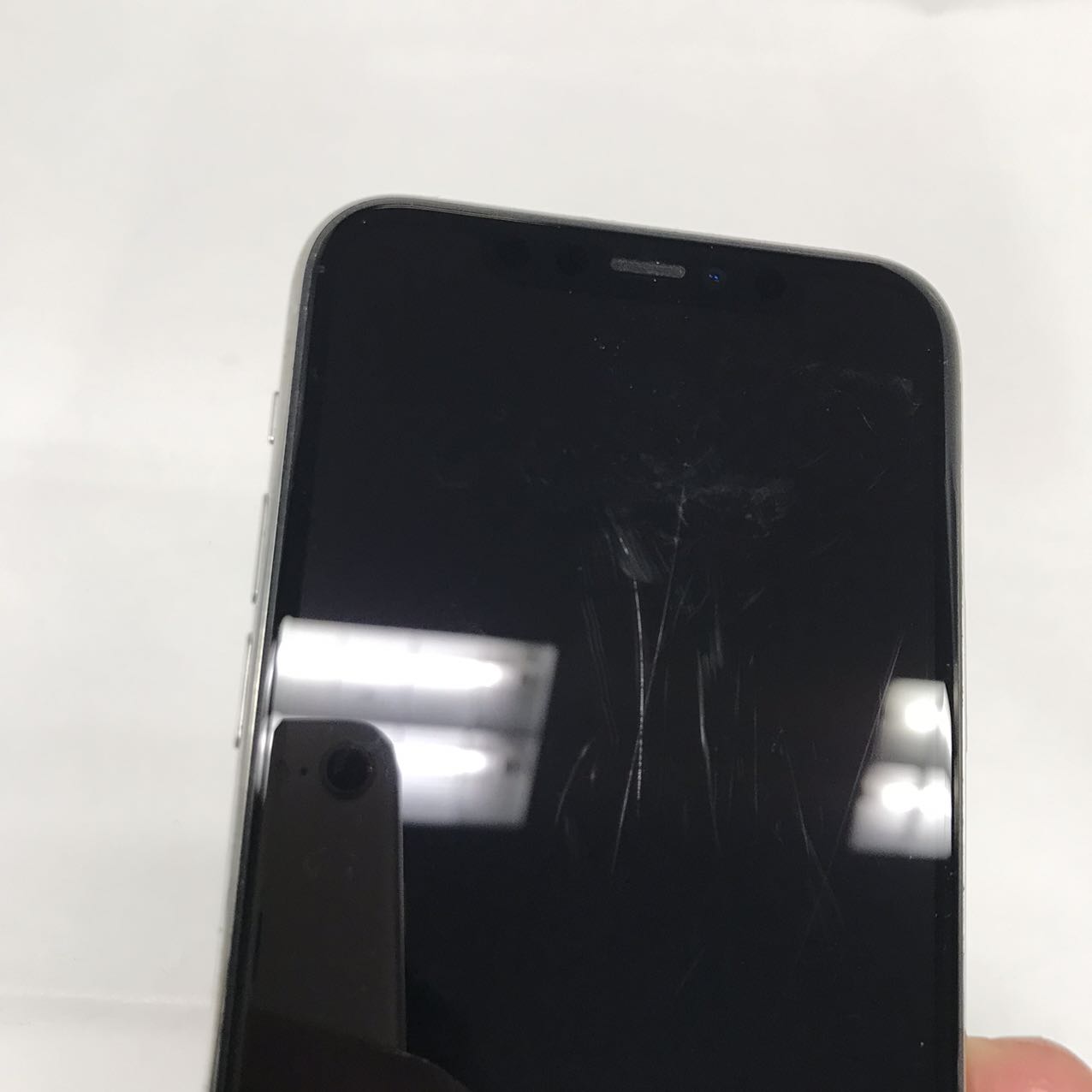 中古Cランク iPhone 11 Pro 256GB シルバー バッテリー最大容量77% SIMロック解除済 SIMフリー