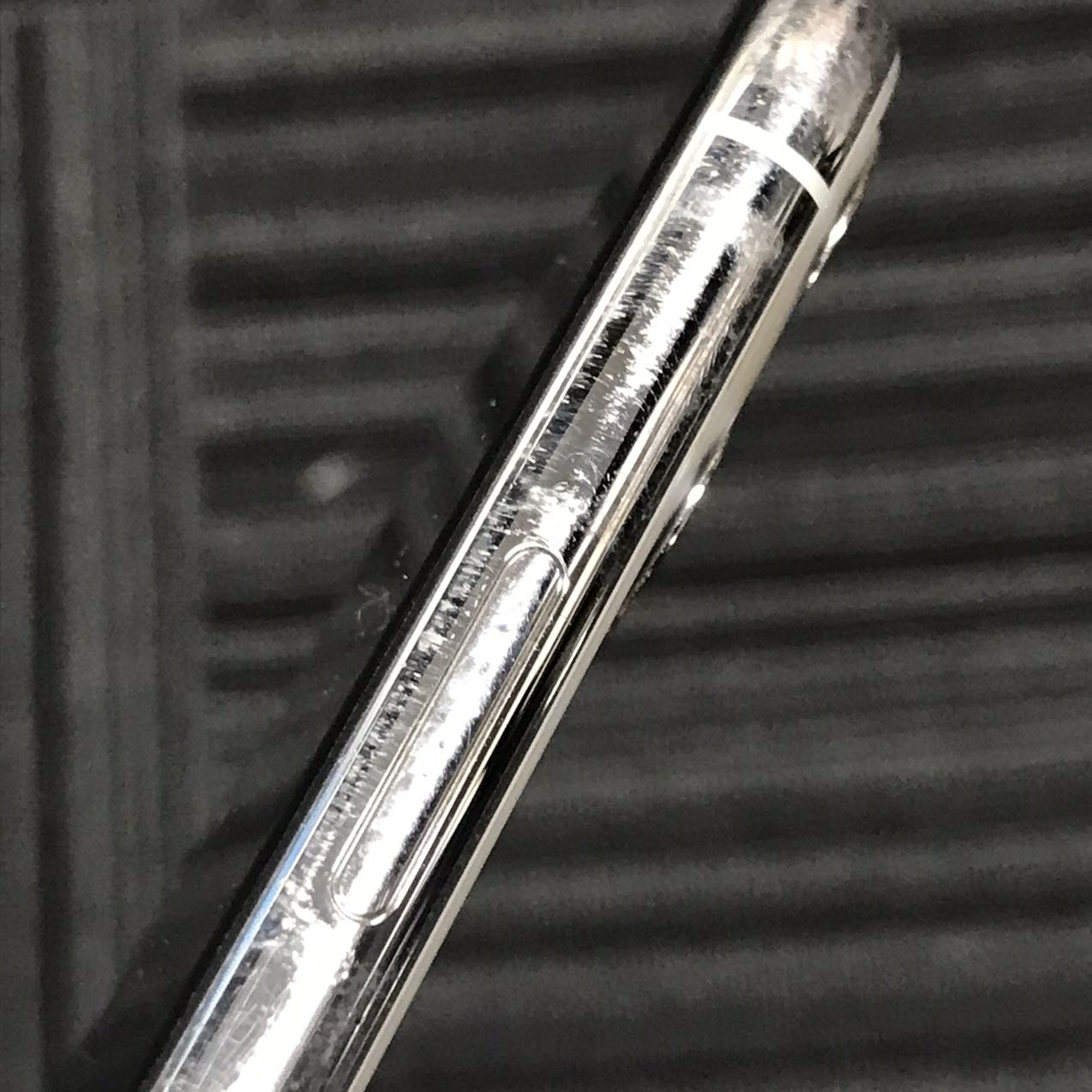 中古Cランク iPhone 11 Pro 256GB シルバー バッテリー最大容量77% SIMロック解除済 SIMフリー