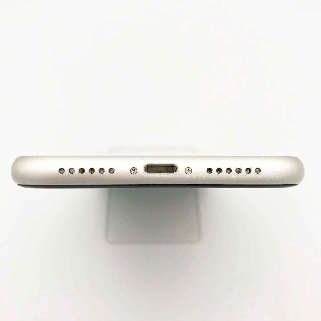 中古Cランク iPhone 11 64GB ホワイト バッテリー最大容量77% SIMロック解除済 SIMフリー