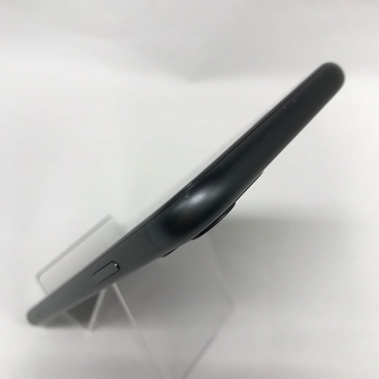 中古Cランク iPhone 11 128GB ブラック バッテリー最大容量82% SIMロック解除済 SIMフリー