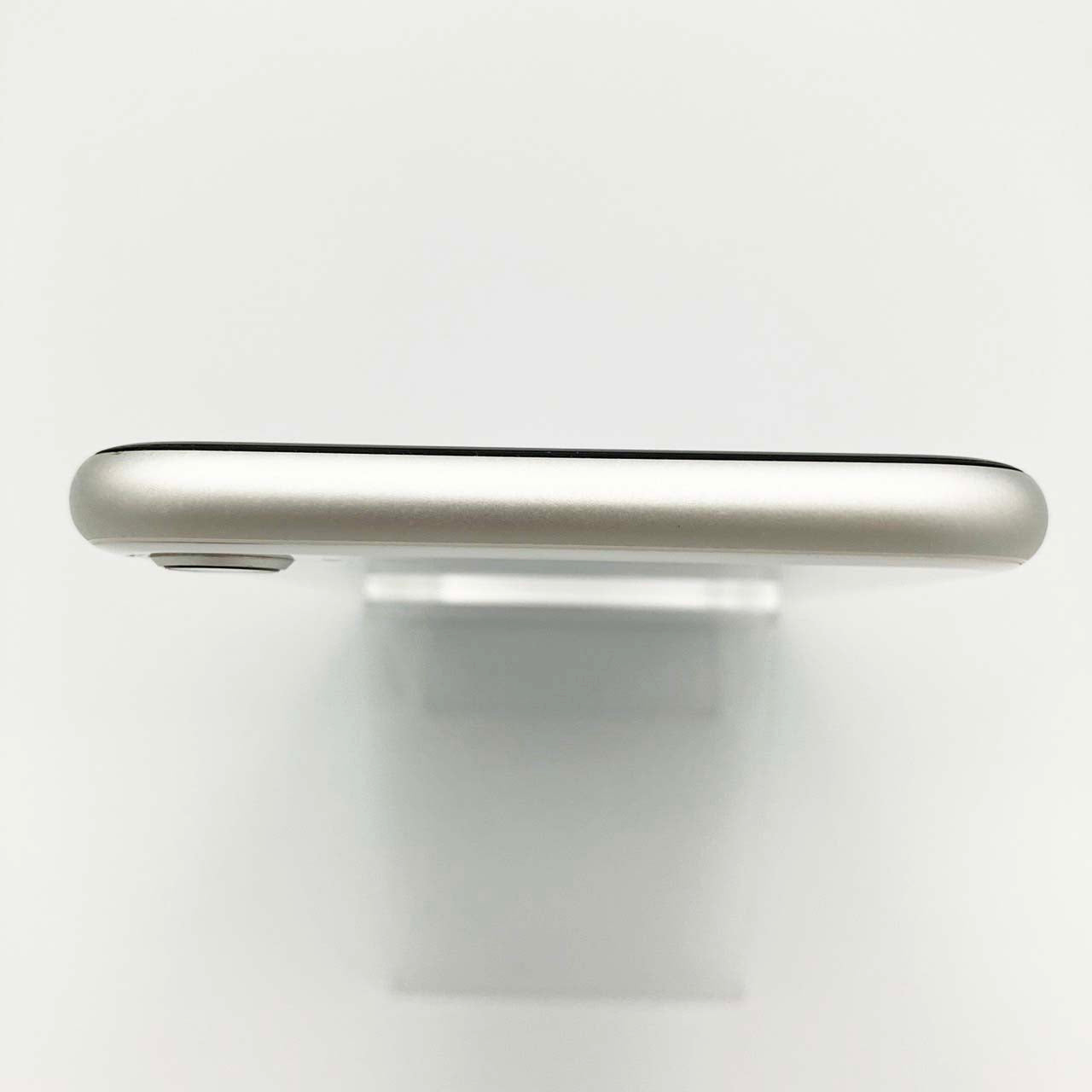 中古Cランク iPhone SE 第2世代 128GB ホワイト バッテリー最大容量84% SIMロック解除済 SIMフリー