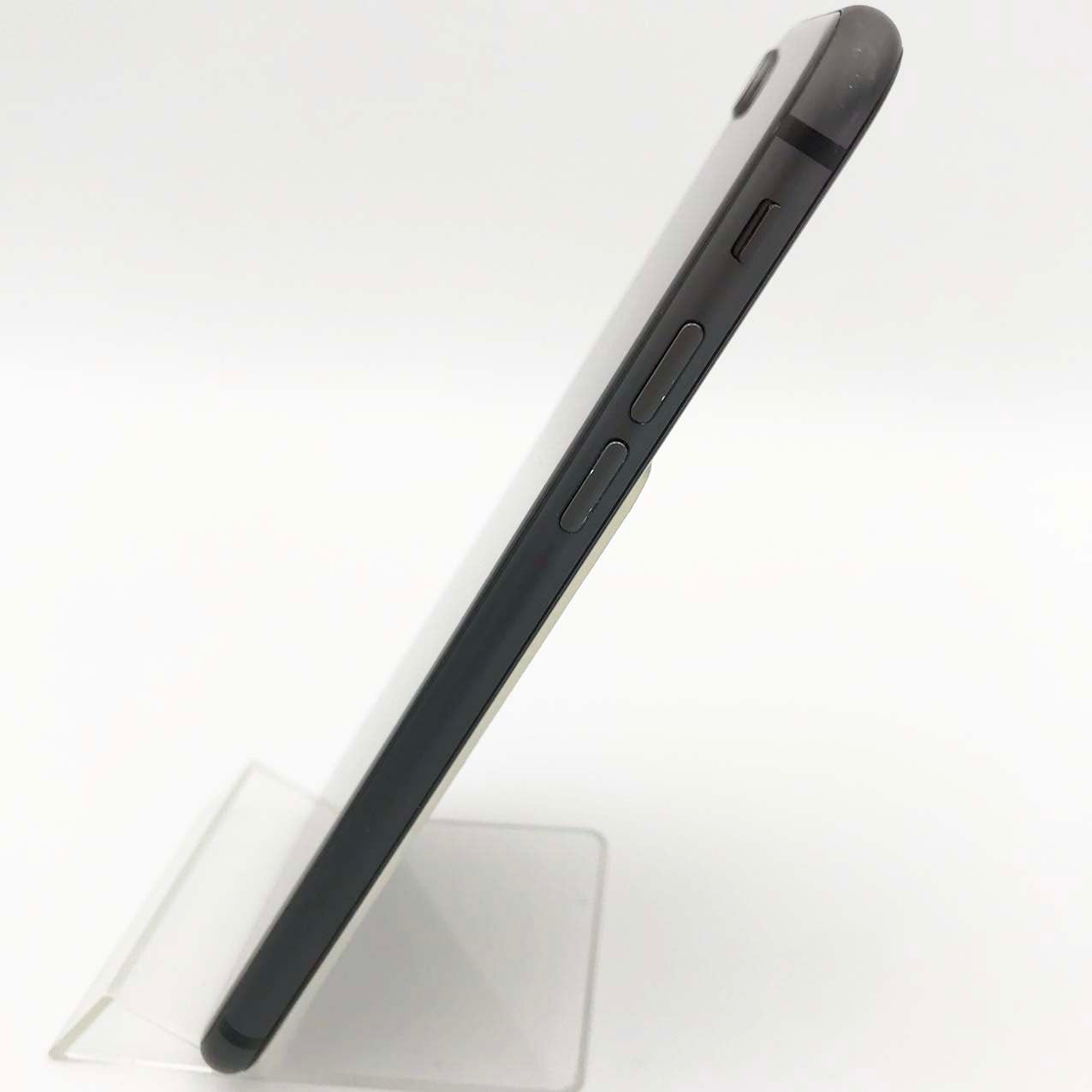 中古Bランク iPhone 8 64GB スペースグレイ バッテリー最大容量95% docomoSIMロック有