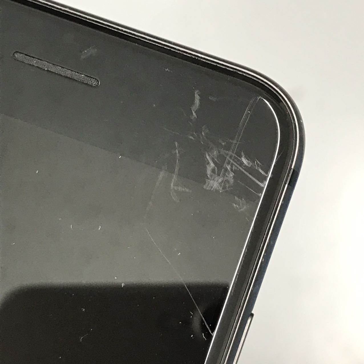 中古Cランク iPhone 8 64GB スペースグレイ バッテリー最大容量88% docomoSIMロック有
