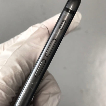 中古Cランク iPhone 8 64GB スペースグレイ バッテリー最大容量88% docomoSIMロック有