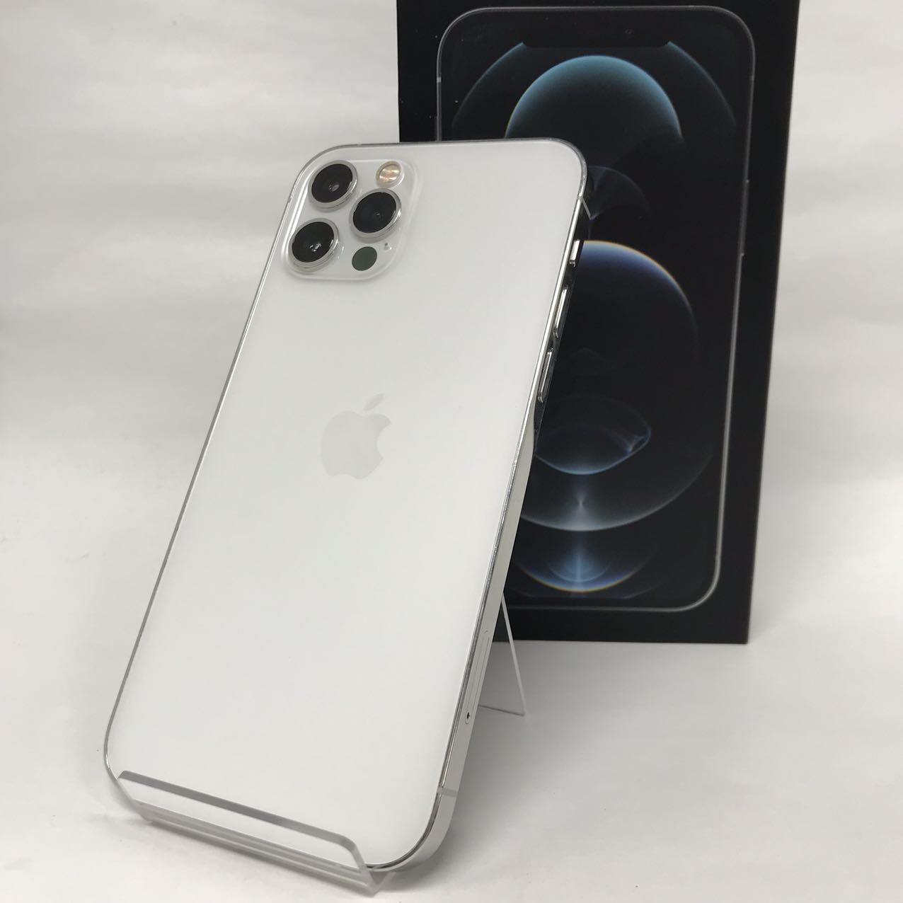 中古Cランク iPhone 12 Pro 256GB シルバー バッテリー最大容量76% SIMロック解除済 SIMフリー