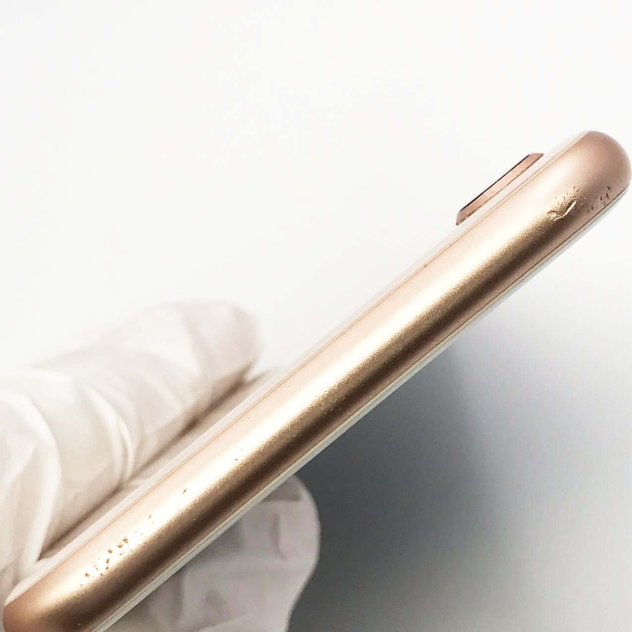中古Cランク iPhone 8 64GB ゴールド バッテリー最大容量86% auSIMロック有