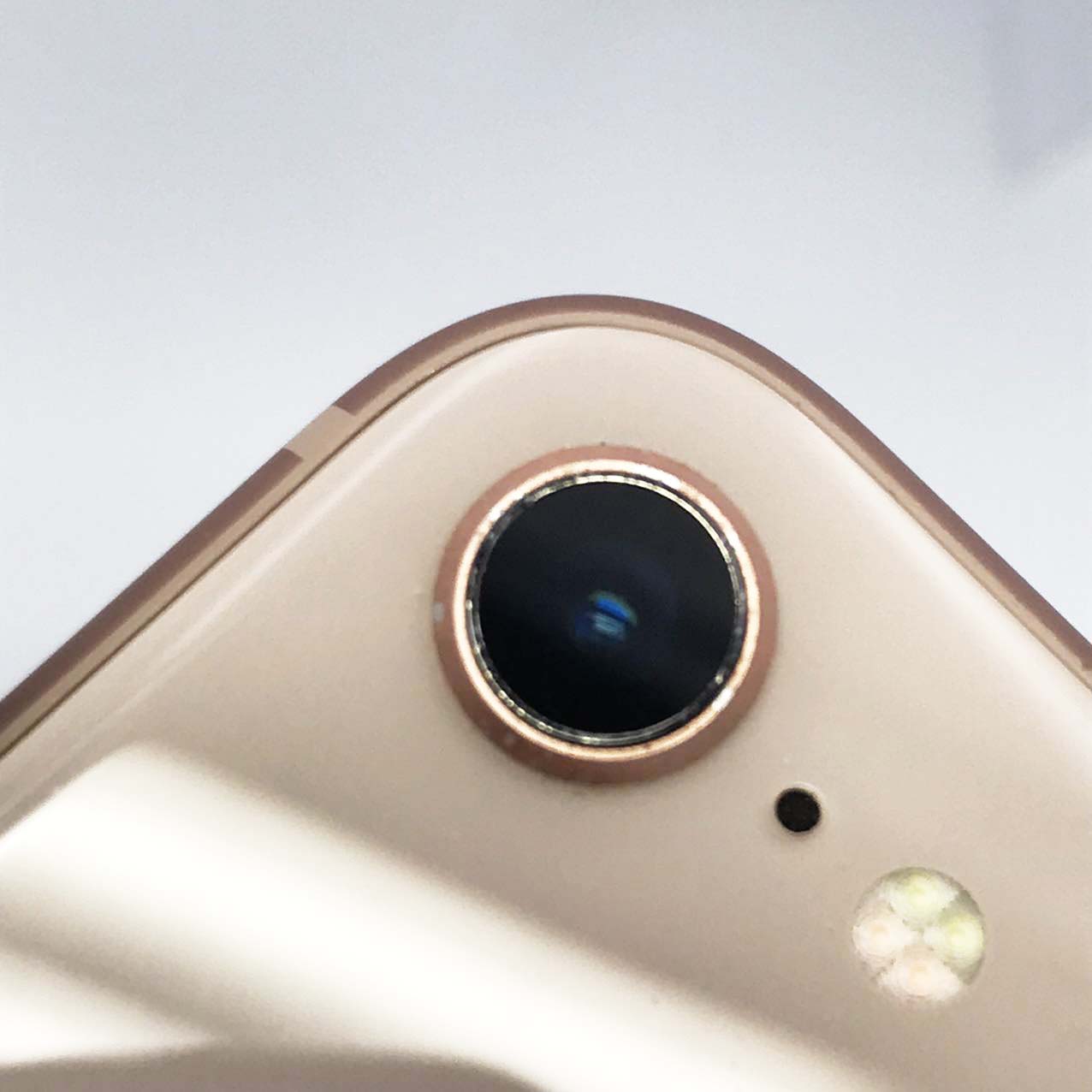 中古Cランク iPhone 8 64GB ゴールド バッテリー最大容量86% auSIMロック有