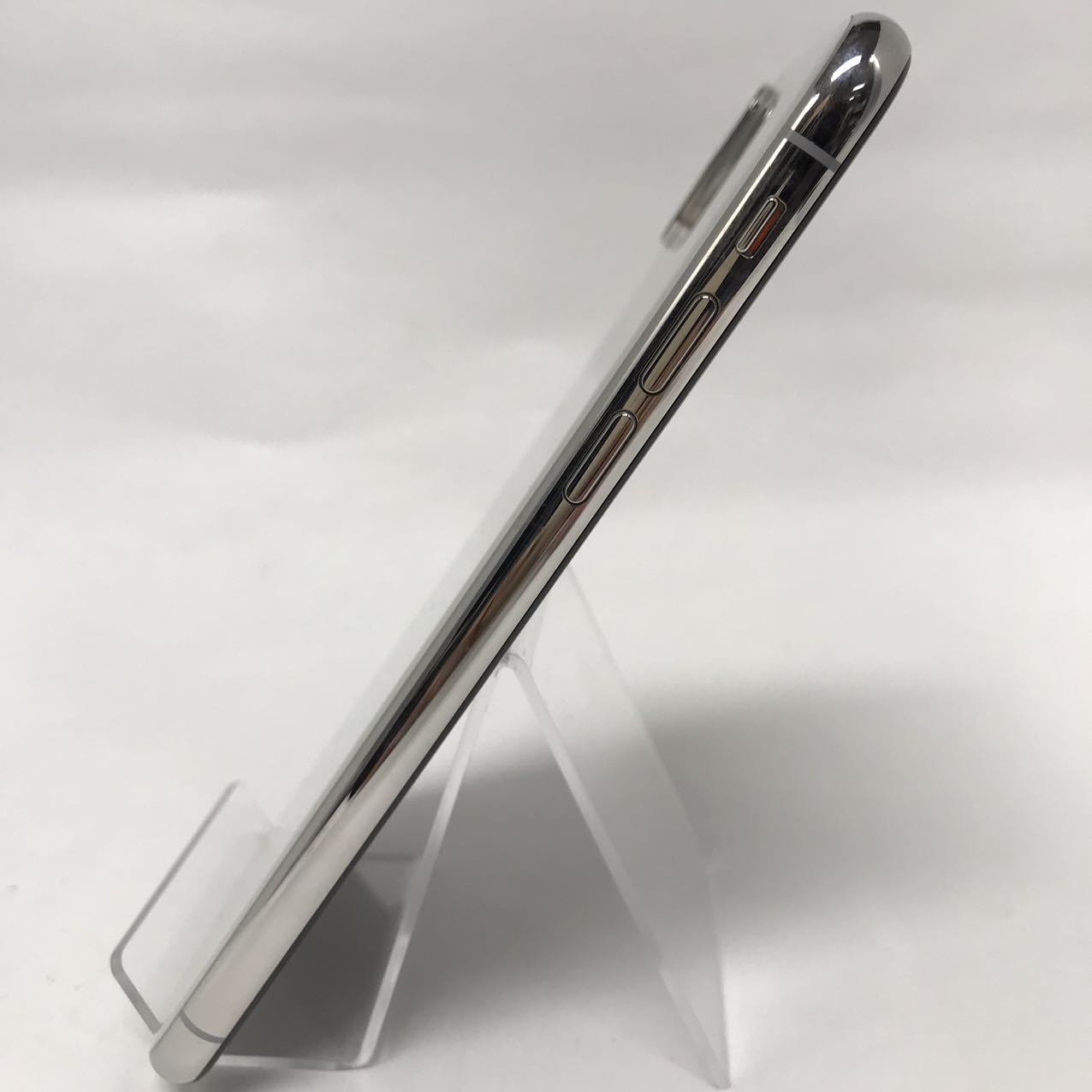 中古Cランク iPhone Xs 64GB シルバー バッテリー最大容量79% SIMロック解除済 SIMフリー