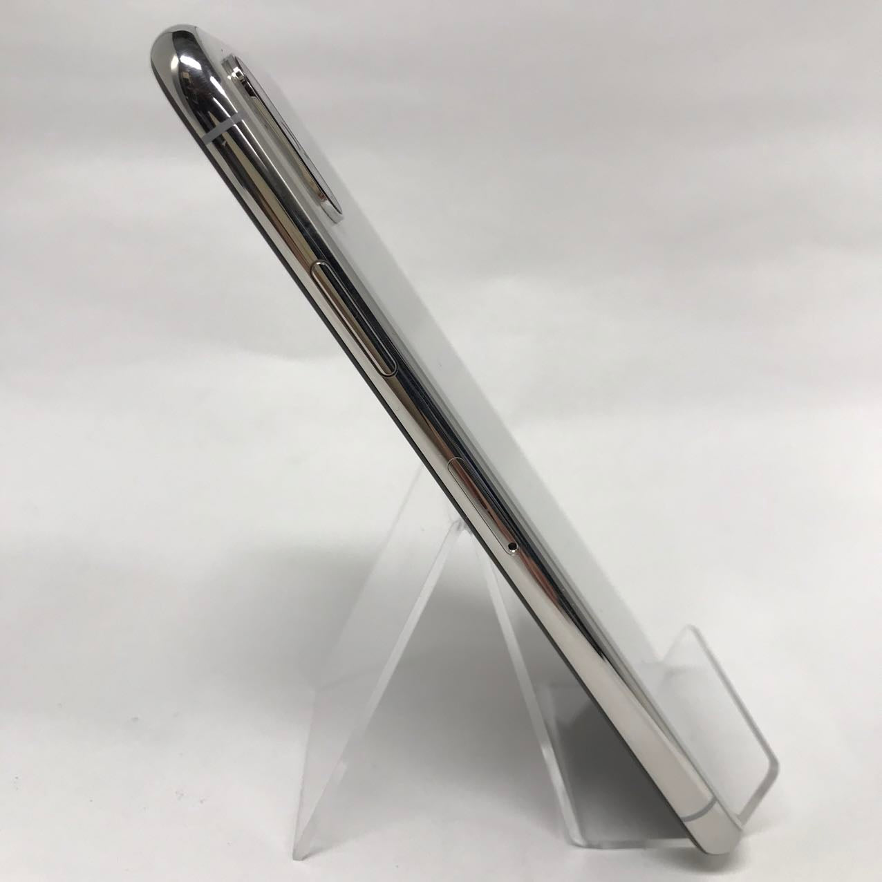 中古Cランク iPhone Xs 64GB シルバー バッテリー最大容量79% SIMロック解除済 SIMフリー