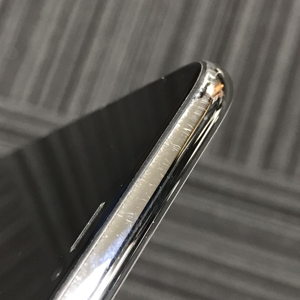 中古Cランク iPhone Xs 64GB シルバー バッテリー最大容量79% SIMロック解除済 SIMフリー
