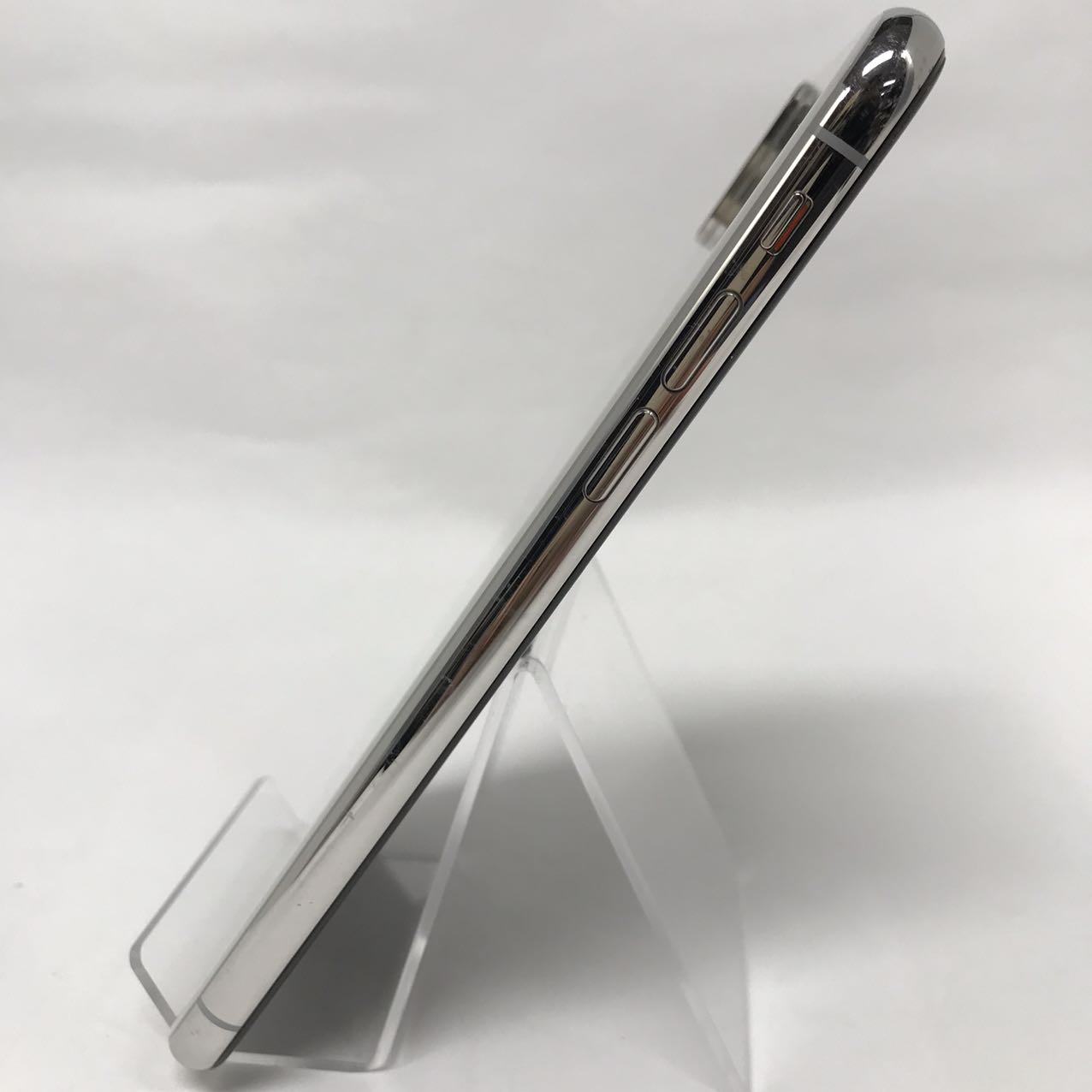 中古Cランク iPhone Xs 64GB シルバー バッテリー最大容量75% SIMロック解除済 SIMフリー