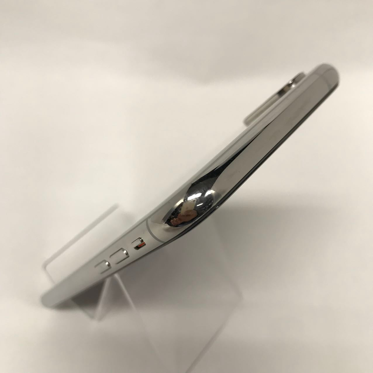 中古Cランク iPhone Xs 64GB シルバー バッテリー最大容量75% SIMロック解除済 SIMフリー