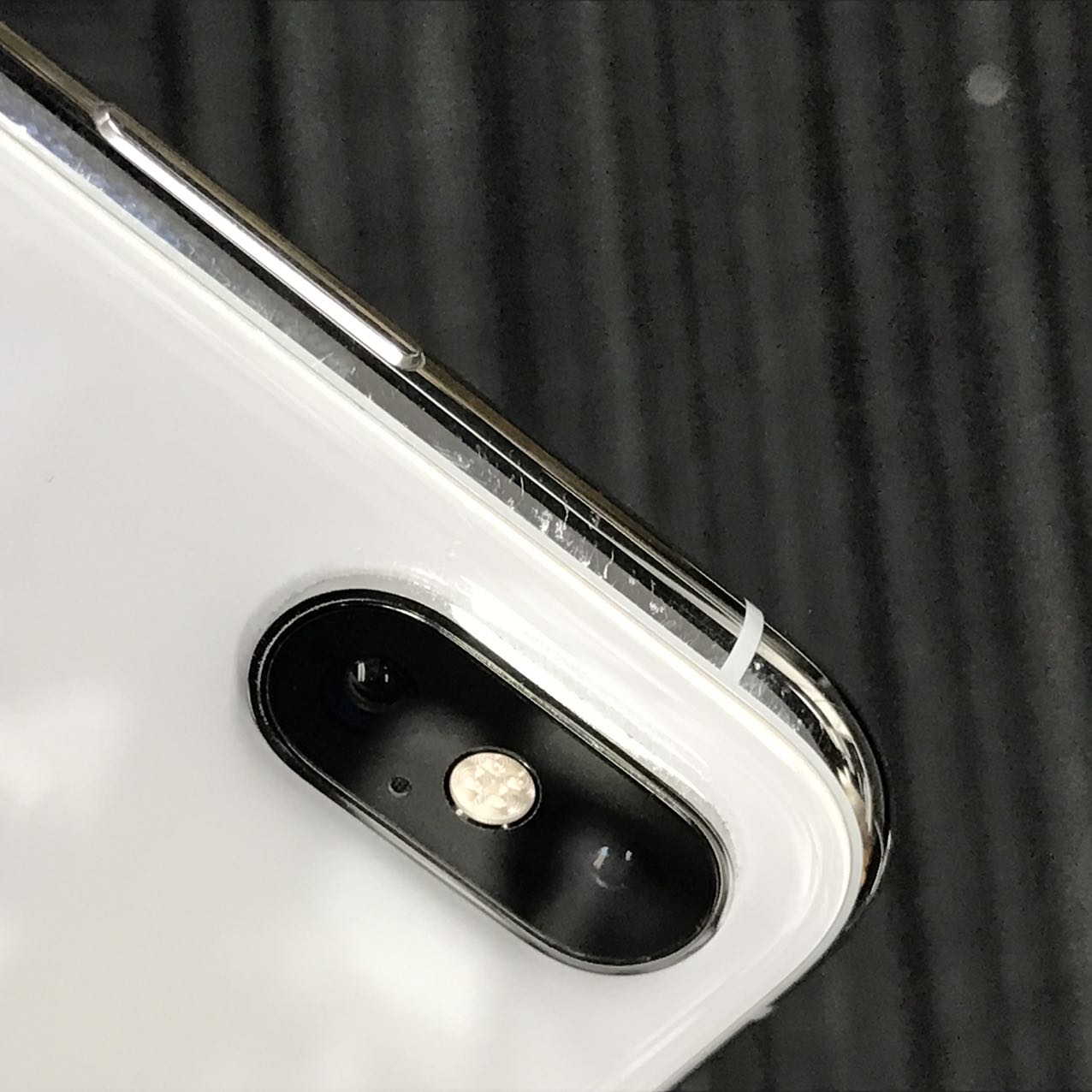 中古Cランク iPhone Xs 64GB シルバー バッテリー最大容量75% SIMロック解除済 SIMフリー