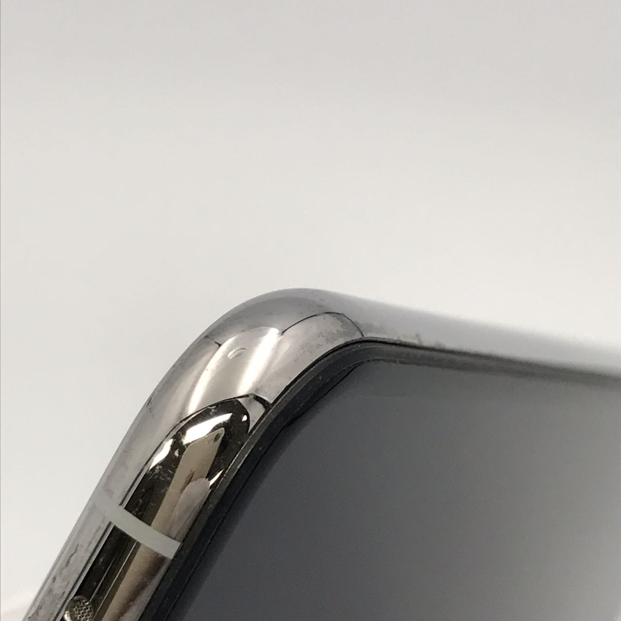 中古Jランク iPhone Xs 256GB シルバー バッテリー最大容量測定不能 SIMロック解除済 SIMフリー