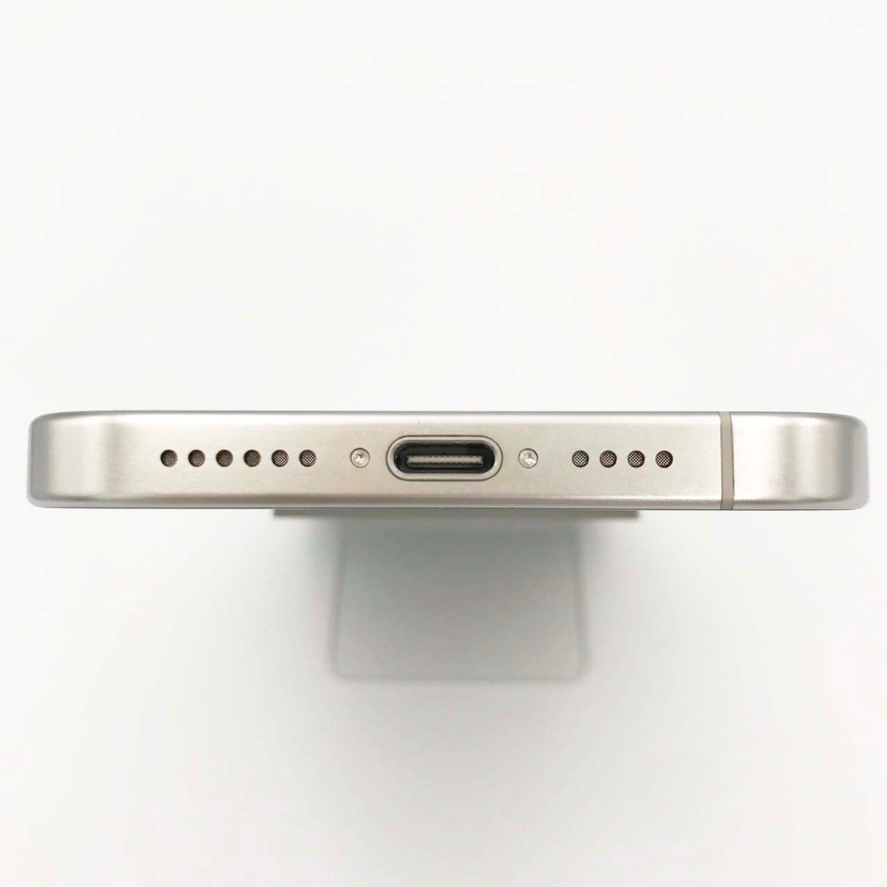 中古Cランク iPhone 15 Pro Max 256GB ホワイトチタニウム バッテリー最大容量100% SIMロック解除済 SIMフリー