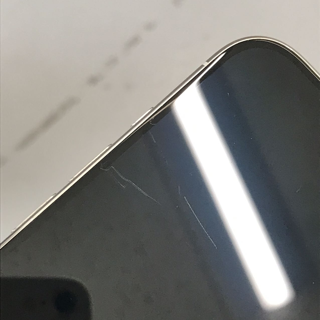 中古Cランク iPhone 15 Pro Max 256GB ホワイトチタニウム バッテリー最大容量100% SIMロック解除済 SIMフリー